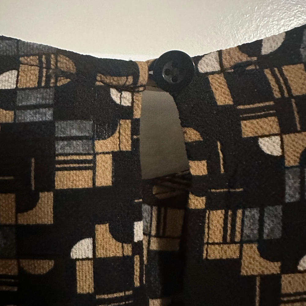 Geometric Patterned Blouse - Picture 5 of 6